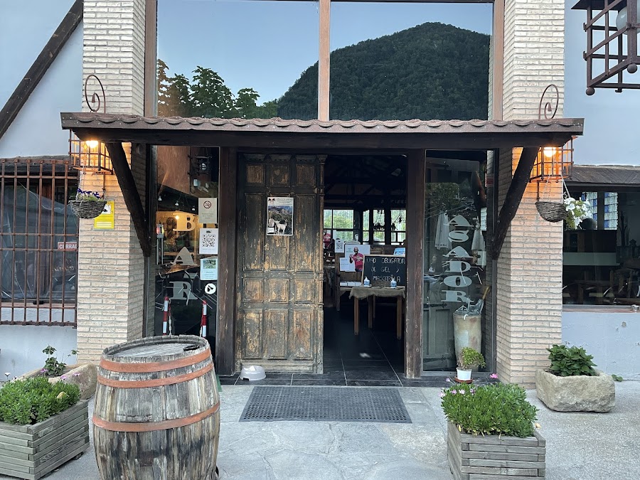 Asador Pizzeria Portal de Ordesa / Asador de Adolfo