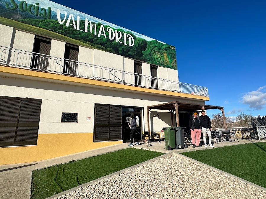 Bar-albergue Valmadrid