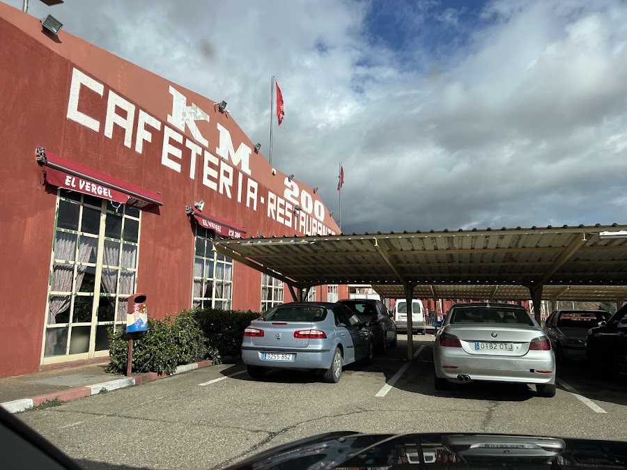 Cafetería-restaurante km 200