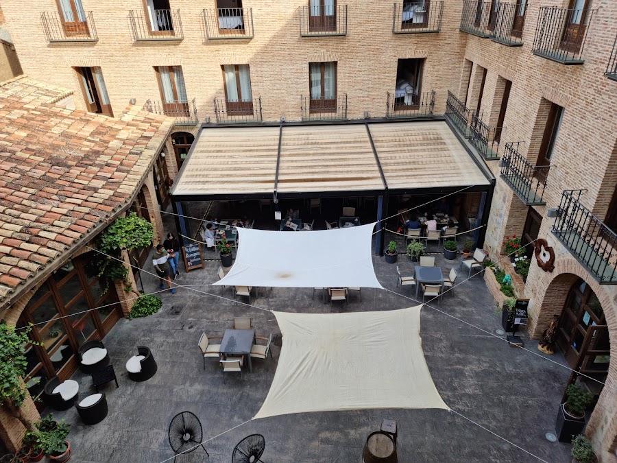 Hotel Cienbalcones